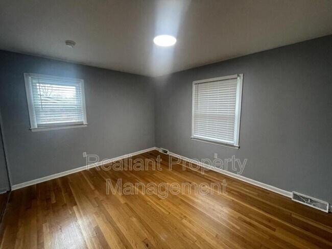 Building Photo - 1220 Gainesway Dr