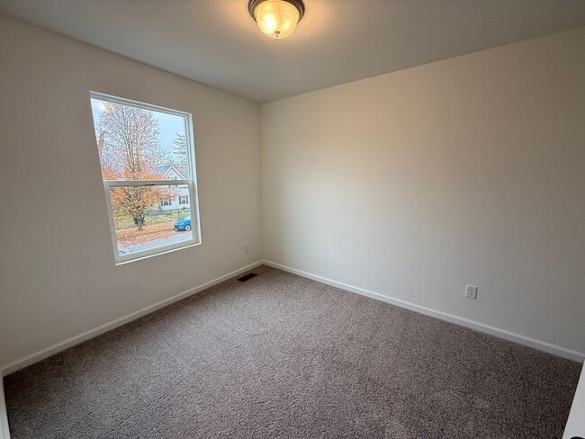 Building Photo - Modern 3-Bedroom Home with 1.5 Baths