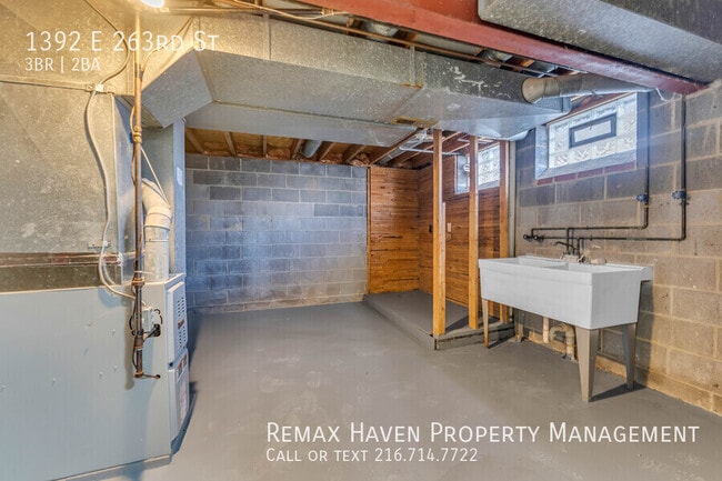 Building Photo - 1392 E 263rd St