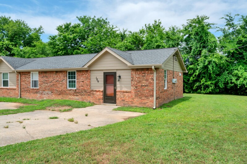 Building Photo - 100 Old Trail Ct