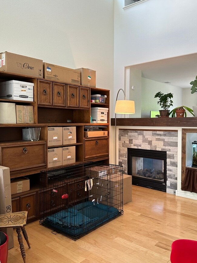 Building Photo - Open floor plan and backs to Open Space! 4...