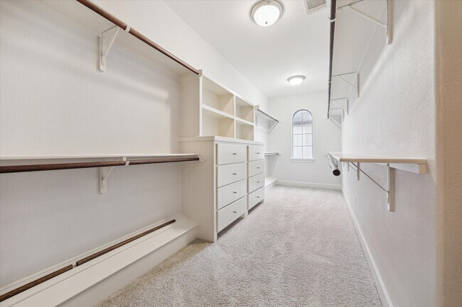 Building Photo - 607 Oakley St