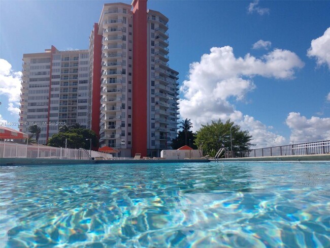 Building Photo - 1301 NE Miami Gardens Dr