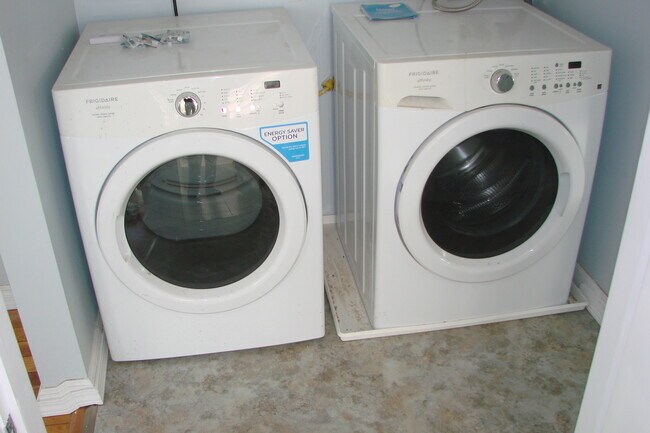 Washer/dryer opposite bathroom - 713 Orchard St