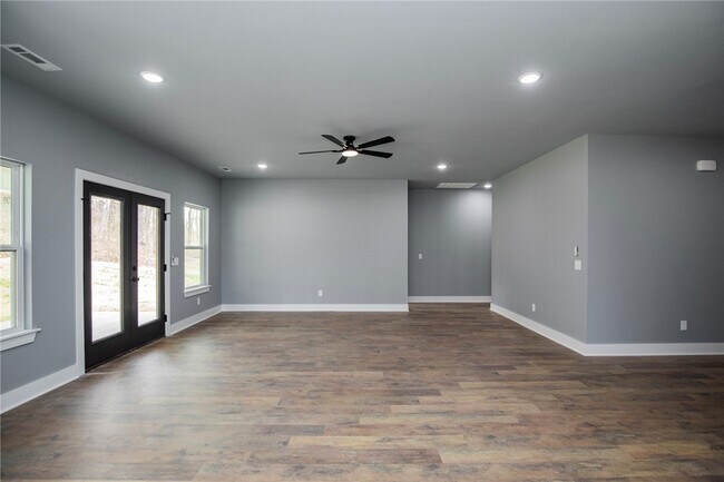 Building Photo - 47 Overton Dr