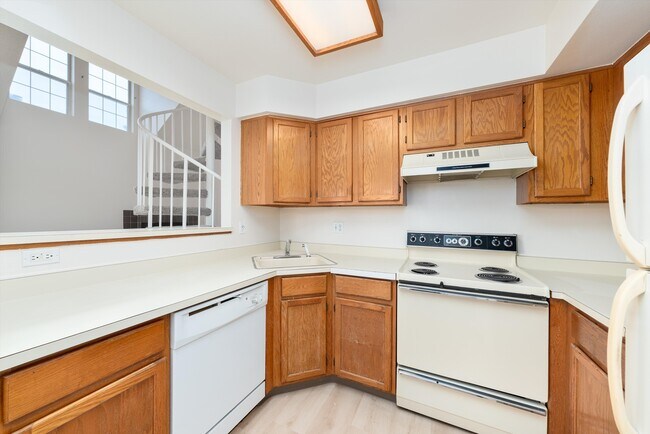 Building Photo - 6775 S Ivy St