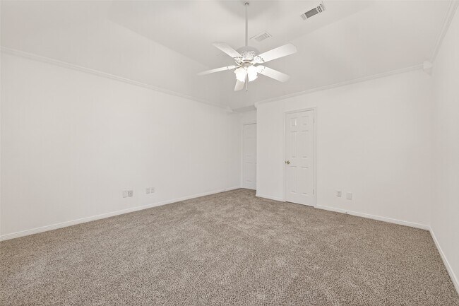 Building Photo - 2627 Double Lake Dr