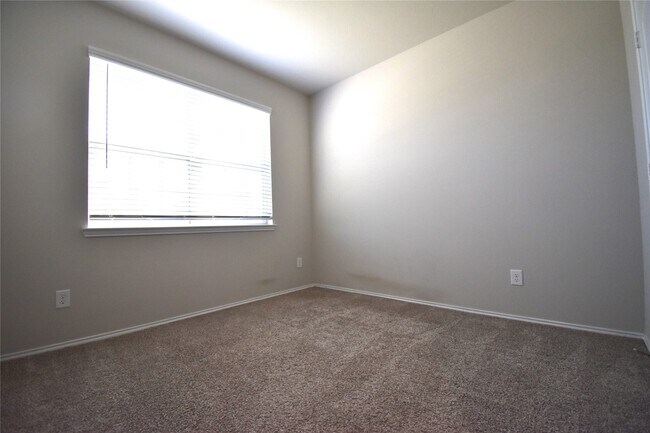 Building Photo - 5930 Dovershire Blf Wy