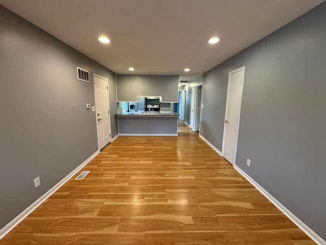 Building Photo - Snacks / Guion Creek - Washington TWP 3 Bed 2 Bath