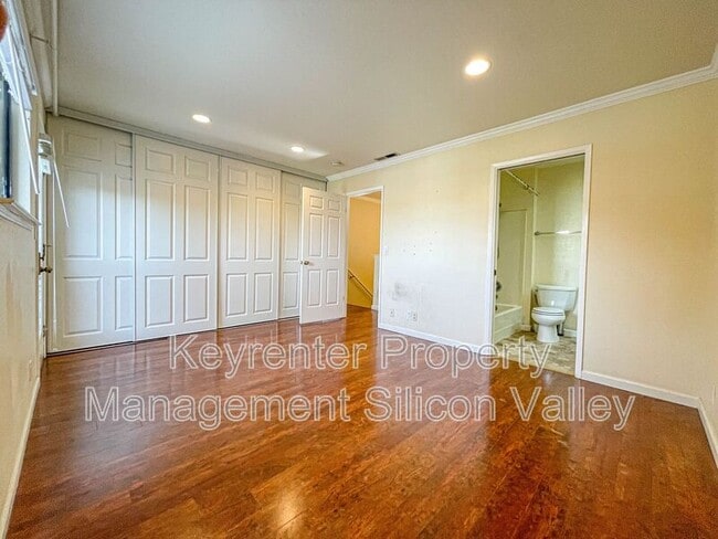 Building Photo - 700 Chiquita Ave