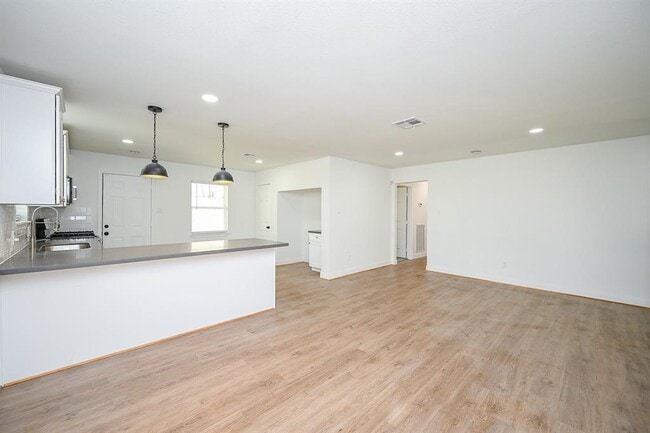 Building Photo - 4710 Hershe St