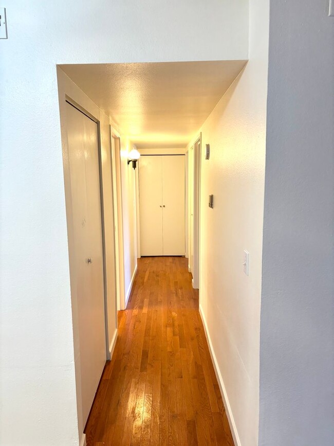 Building Photo - Nicely updated 2bd 2 ba Condo for rent Den...