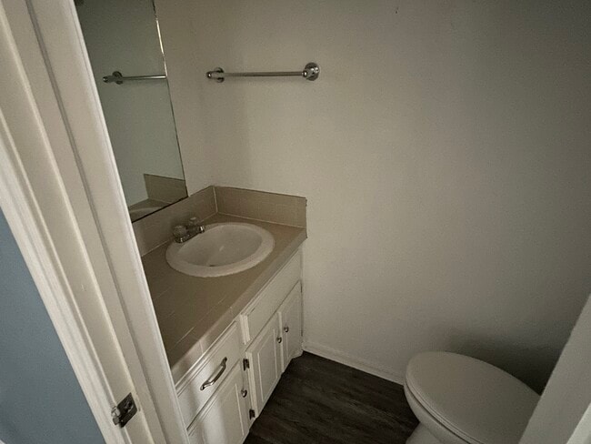 Building Photo - 1901 E Lindsey St