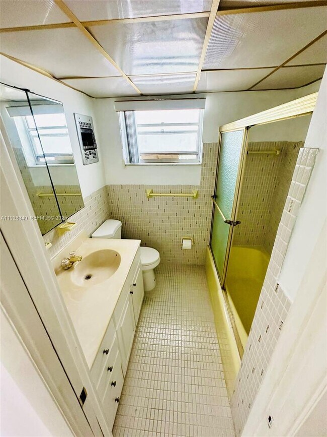 Building Photo - 330 SE 2nd St