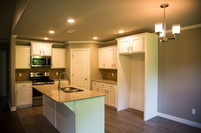 Building Photo - Beautiful Home in Bentonville