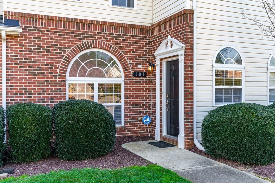 Building Photo - 2120 Piney Brook Rd