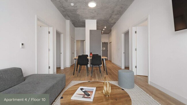 Building Photo - 853 W Blackhawk St