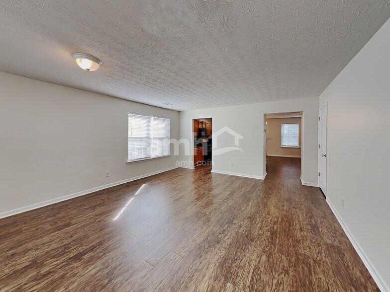 Building Photo - 307 Meadows Ln