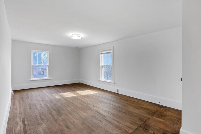 Building Photo - 743 Lilley Ave