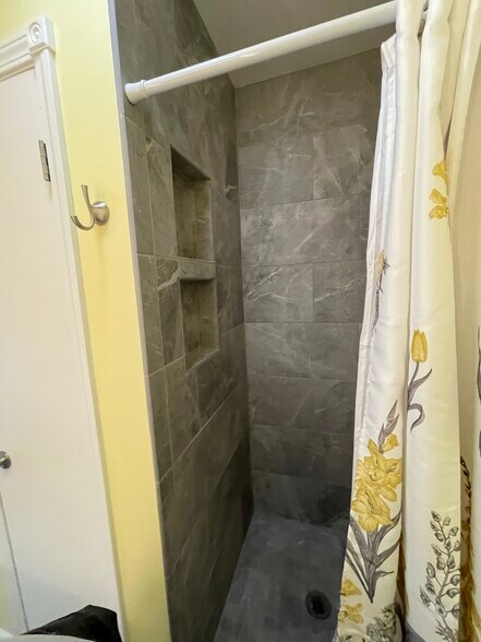 FULL BATH #2 - 2275 N Cable Rd