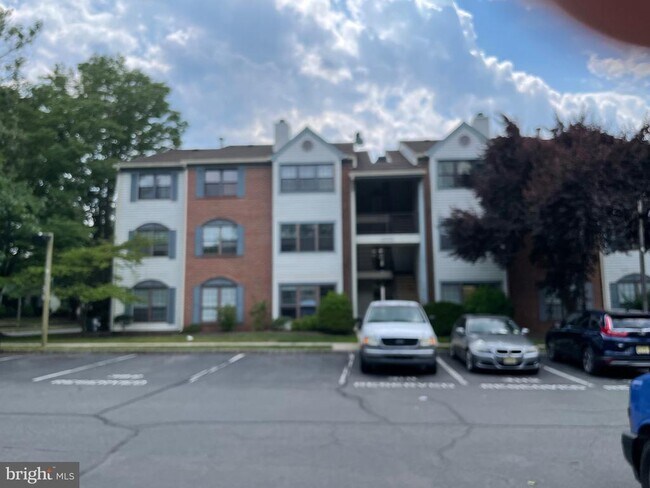 Building Photo - 5 Chamberlin Ct