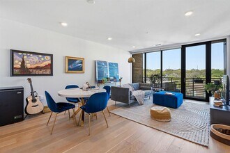 Building Photo - 900 S 1st St