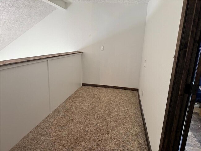 Building Photo - 353112 E 860 Rd