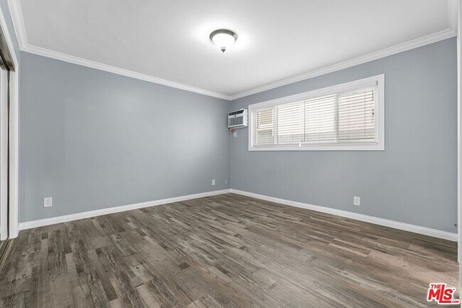 Building Photo - 1939 Selby Ave