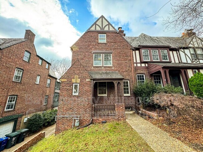 Building Photo - 4412 Volta Pl NW