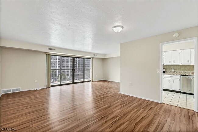 Building Photo - 12550 Lake Ave