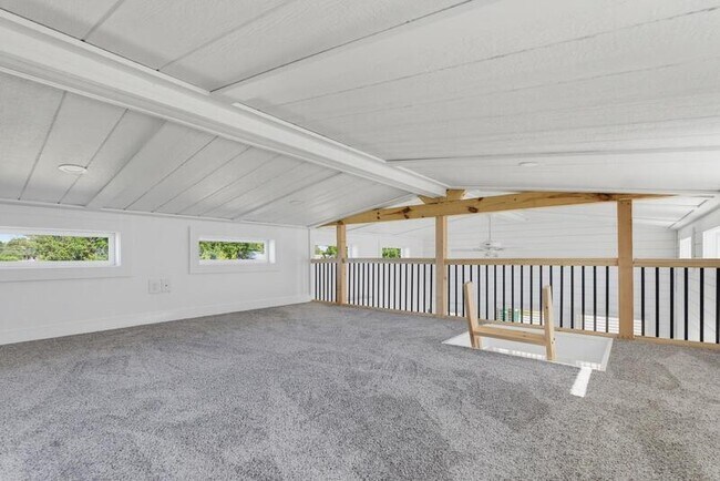 Building Photo - 204 Marlin St