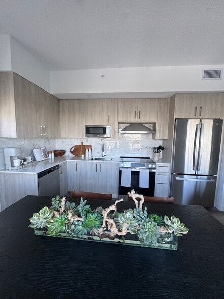 Building Photo - 676 NW 2nd St