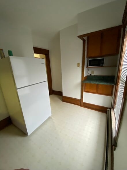 Building Photo - 241 W Pine St