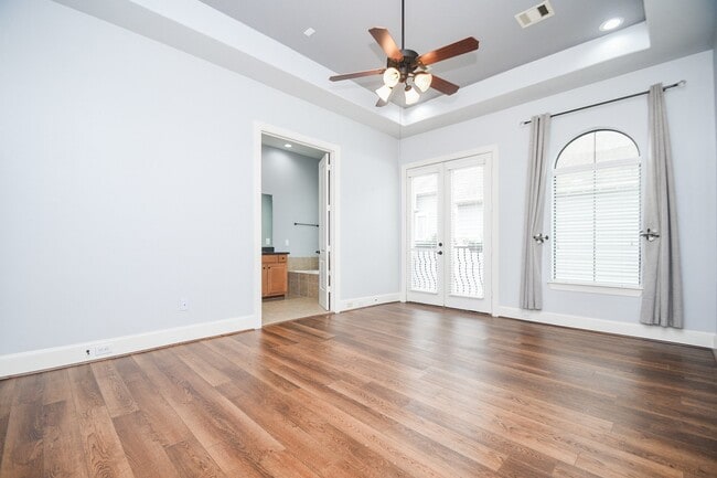 Building Photo - 1222 W 17th St