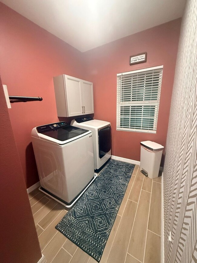 Building Photo - 4 Bedroom/3 Bath two-story home in Arbor Greens