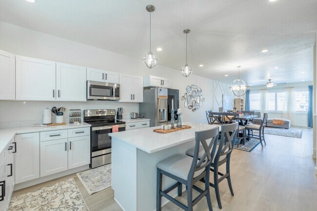 Building Photo - 408 S 680 E