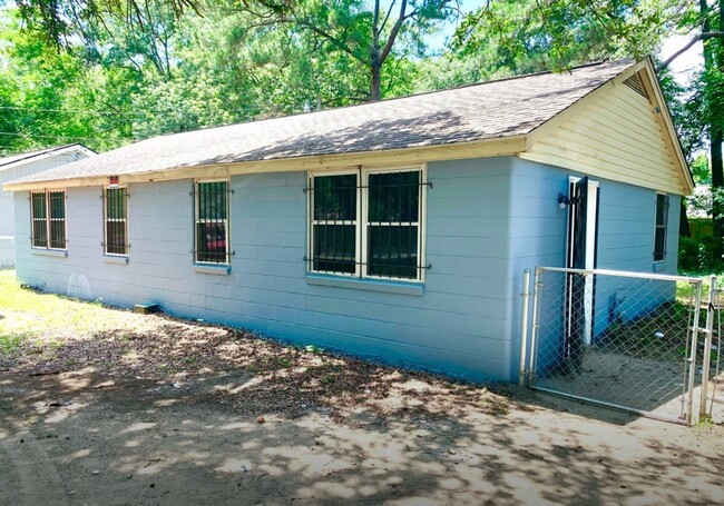 Primary Photo - Charming Ranch Duplex in Central Charleston