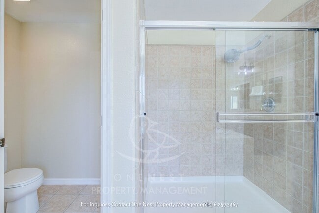 Building Photo - Huge home, Lincoln Crossing - walking dist...