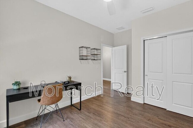 Building Photo - 1075 SW 66th Ter