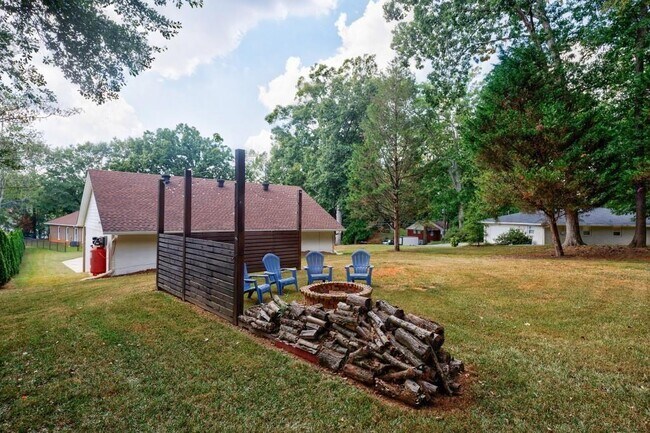 Building Photo - 390 Alpine Dr