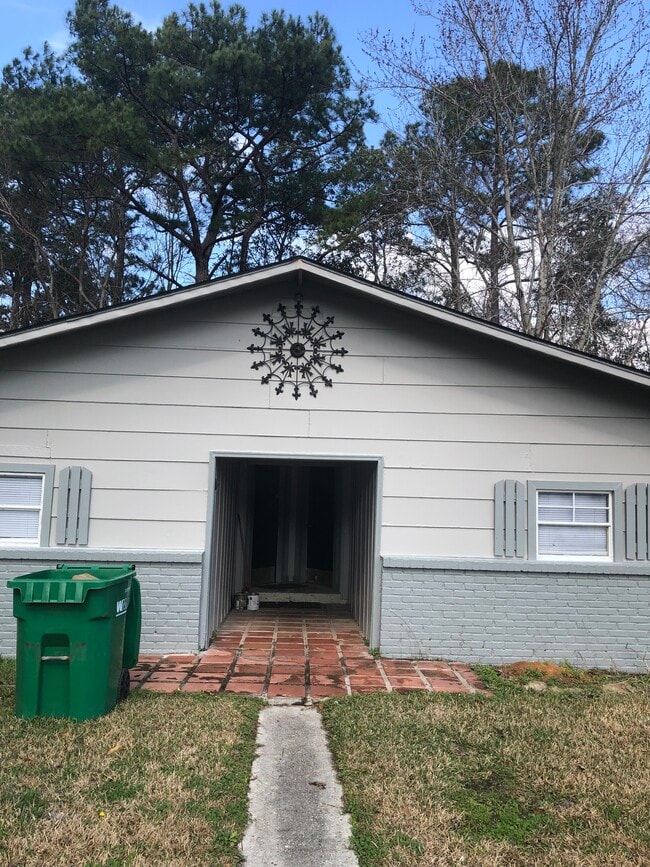 Primary Photo - 8724 Ocean Springs Rd