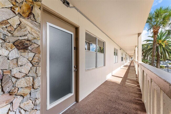 Building Photo - 2303 Lucaya Ln