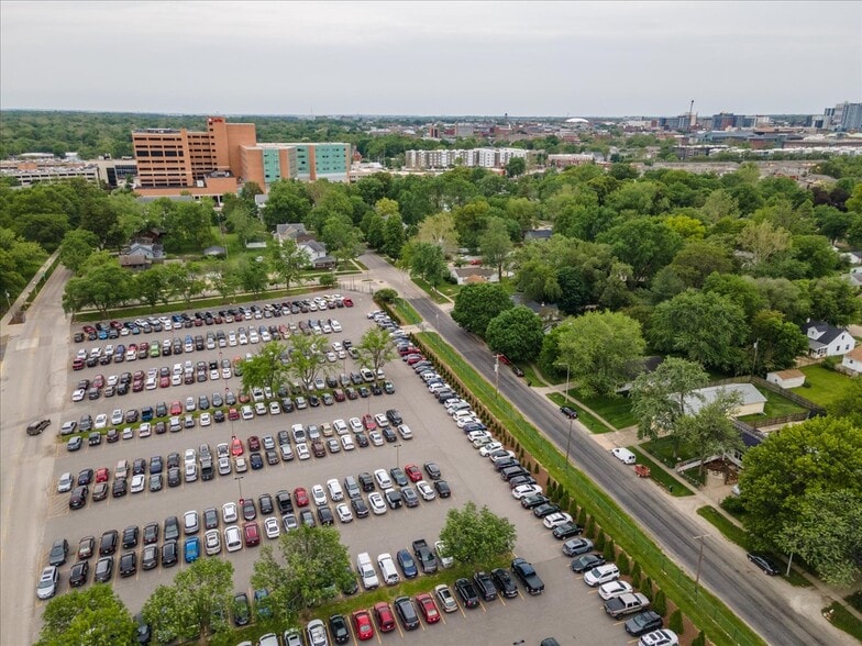 Carle Foundation Hospital - 1001 N Coler Ave