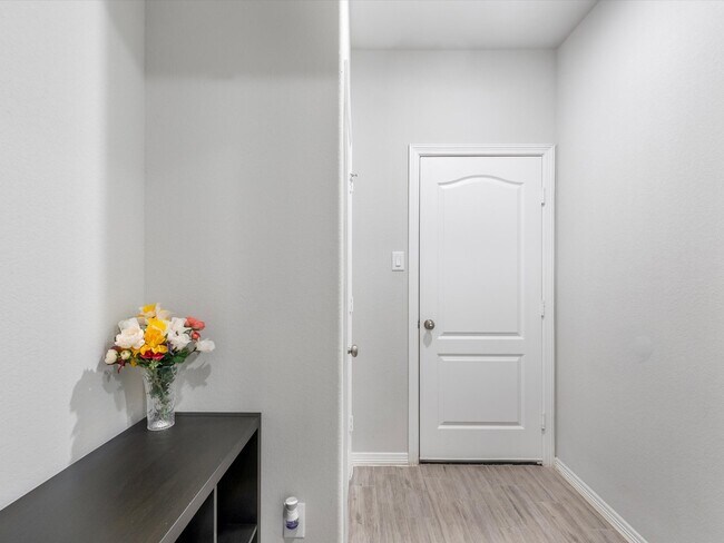 Building Photo - 10811 Violet Bloom Dr