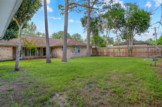 Building Photo - 5751 Creekbend Dr