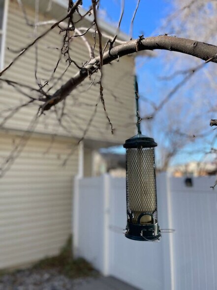 Building Photo - 924 Lowell Ave S