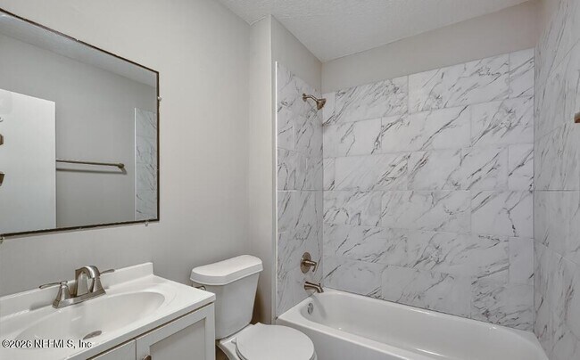 Building Photo - 2819 Oak St