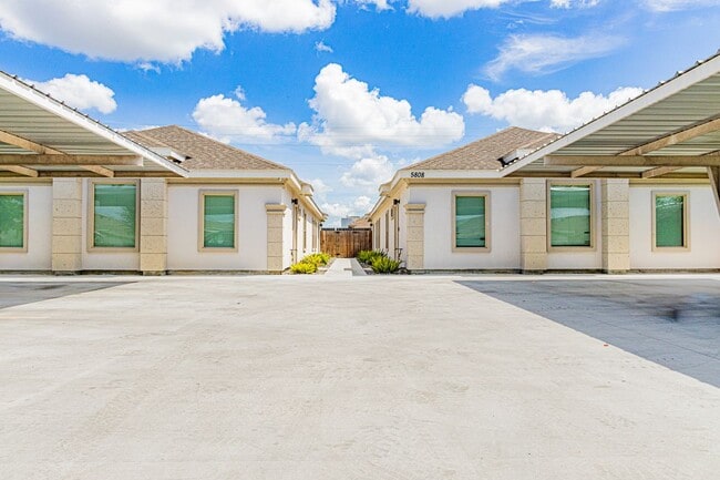 Primary Photo - 5808 Sandpiper Ave