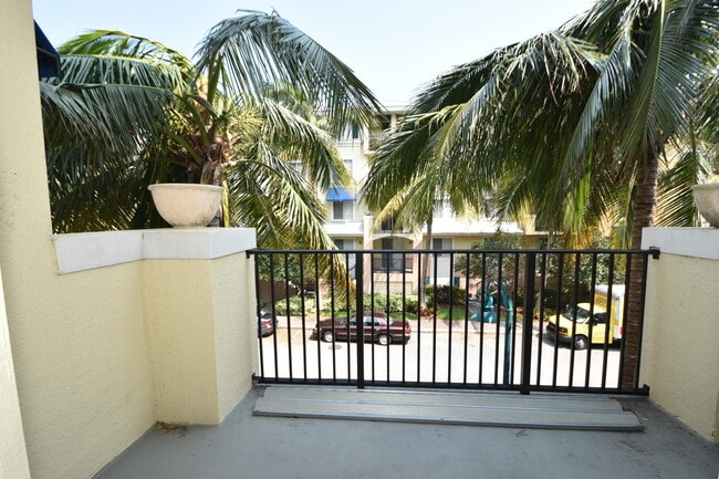 Building Photo - 250 NE 3rd Ave