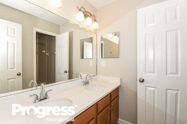 Building Photo - 707 Red Cedar Ct